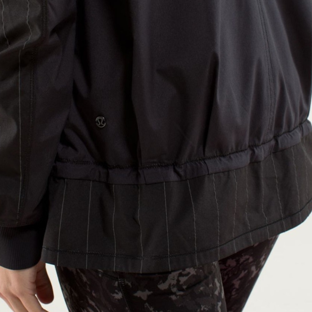 Lululemon Run: Bandit Jacket Reflective - Picture 9 of 16